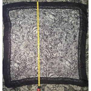 Vintage Liz St Claire 100% Rayon Black/White Roses Machine turned Edge 1980